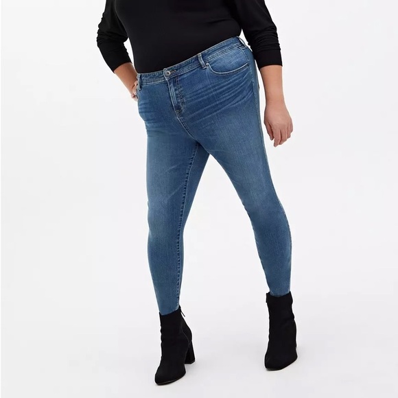 NWOT Torrid Midfit Skinny Jean Size 16T - Picture 2 of 2
